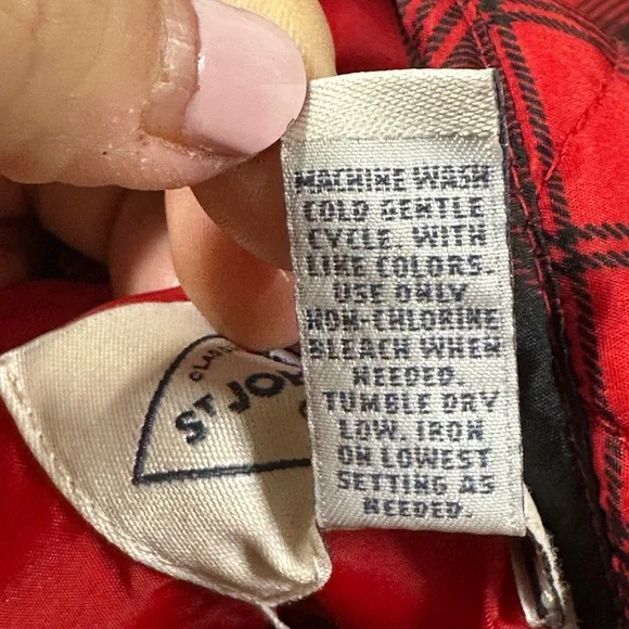 St. John's Bay Women's Women's Red Black Plaid Quilted Full Zip Vest Size Large - Picture 5 of 5